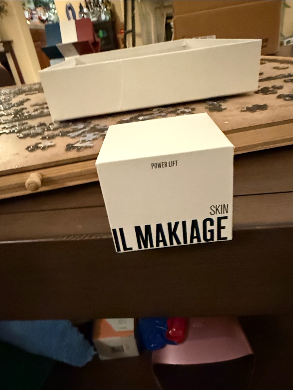 IL MAKIAGE Skin Power Lift Cream Box - White with Black Logo